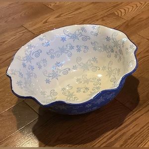Temp-tations Floral Lace Snowflake Scalloped Edge Bowl.
